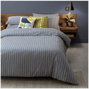 Smart and classic, Orla Kiely’s Tiny Stem decorates a luxurious 200 thread count 100% cotton bedding, in a rich whale blue colourway.