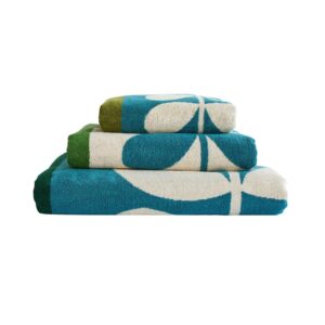 Orla Kiely Stem Check Willow Towels. Rich green shades are woven in a checkerboard inspired layout to frame Orla Kiely’s signature stem motif, in a bright turquoise blue, on these vibrant and eye-catching 100% cotton towels from Orla Kiely. Available as a set or pieces can be bought individually, with options of bath sheet, bath towel, bath mat and hand towel.